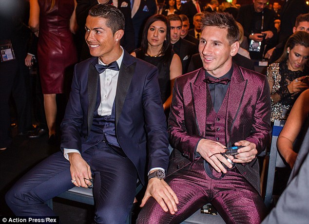 24A9963E00000578-2907111-Friends_Despite_the_rivalry_between_Ronaldo_and_Messi_on_the_foo-m-2_1421158318043