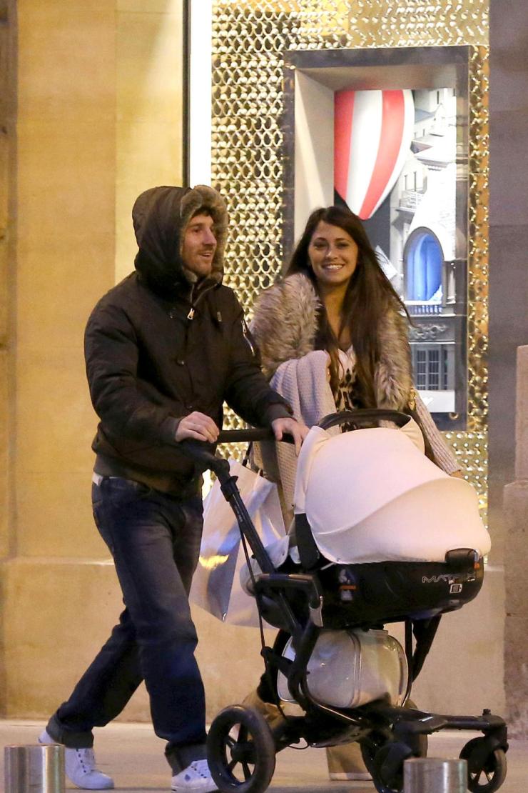 *EXCLUSIVE* Lionel Messi and Antonella Roccuzzo enjoy a Parisian Stroll with their son Thiago [USA ONLY]