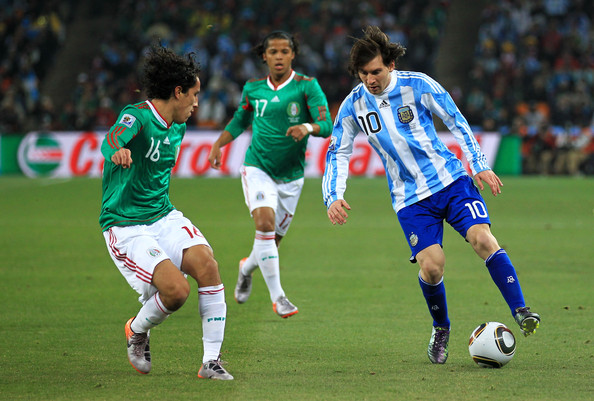 Lionel+Messi+Efrain+Juarez+Argentina+v+Mexico+L8pcILSDVQIl